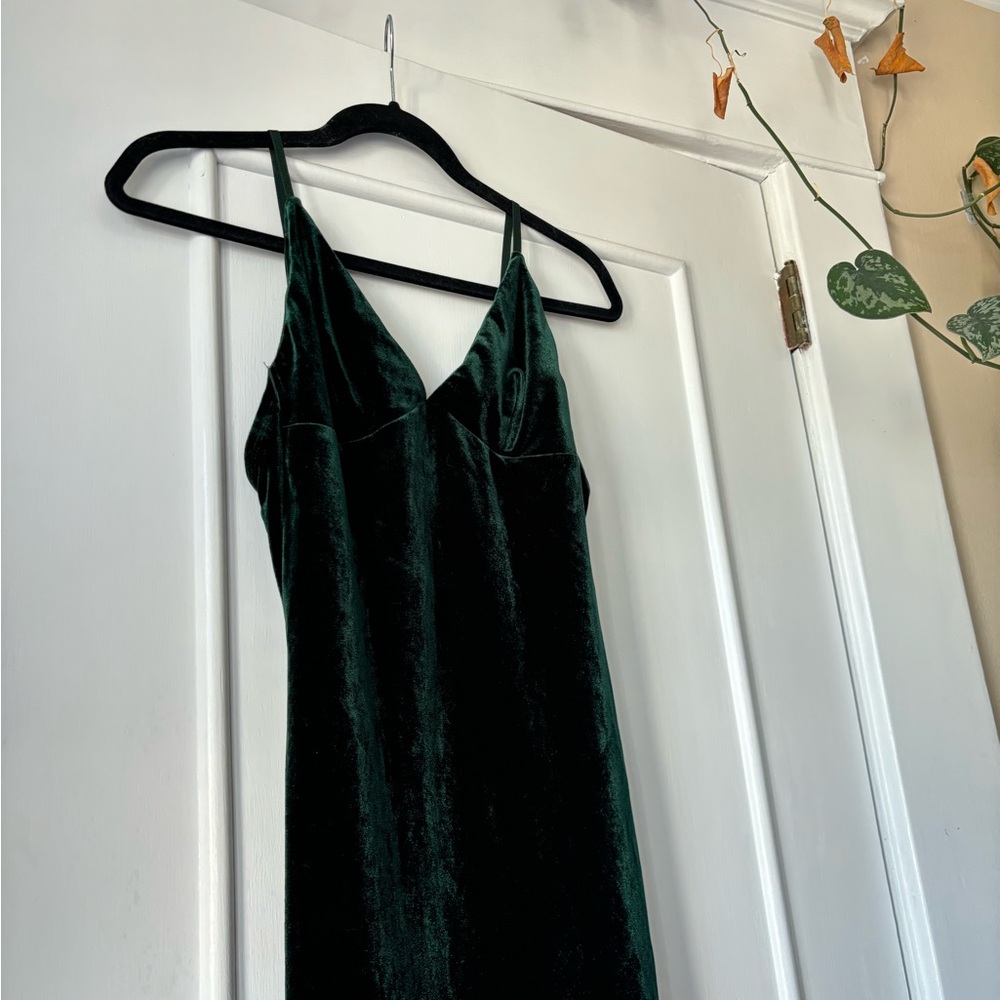 HALARA Velvet green backless dress
